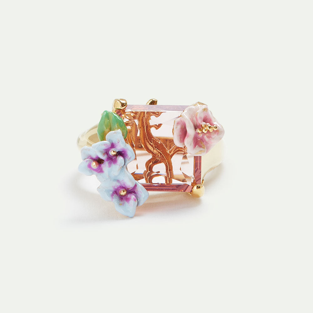 蜥蜴がのぞく、ペールピンククリスタルの紫陽花リング – PLAISIR TOKYO