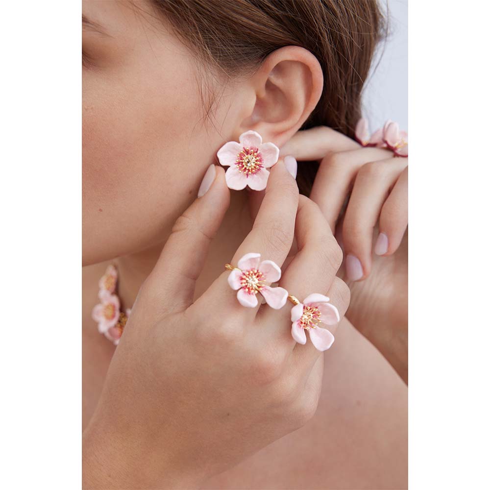 薄紅色の桜のアシンメトリーイヤリング – PLAISIR TOKYO