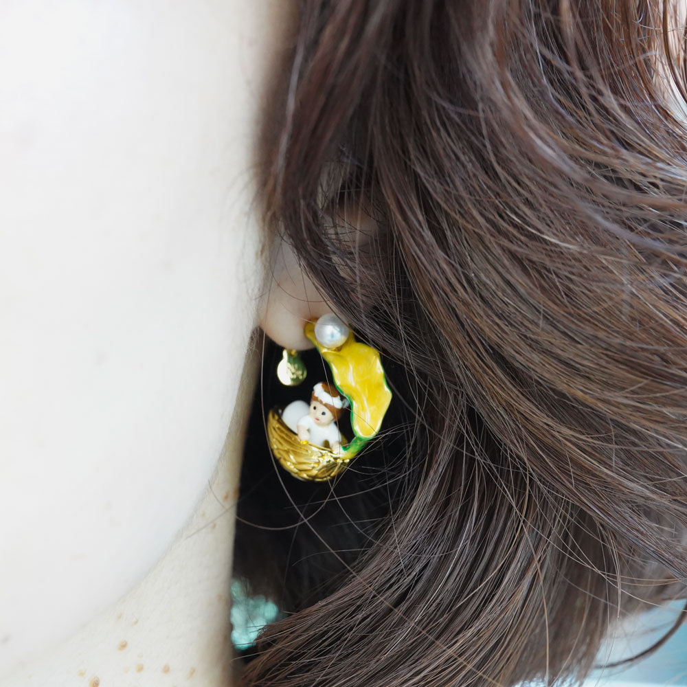 ウォルナッツのゆりかごで遊ぶ、おてんば親指姫 ピアス – PLAISIR TOKYO