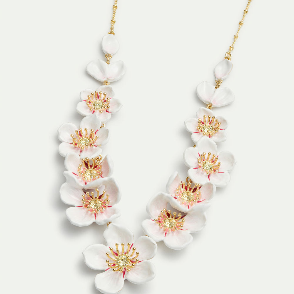 白い桜のステートメントネックレス – PLAISIR TOKYO 白い桜のステートメントネックレス – PLAISIR TOKYO