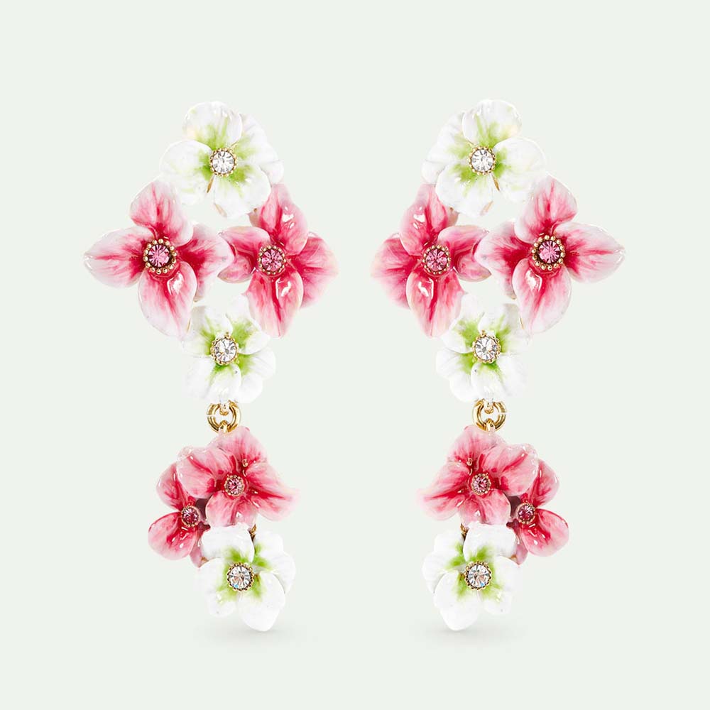 ピンクと白の紫陽花が揺れるピアス – PLAISIR TOKYO