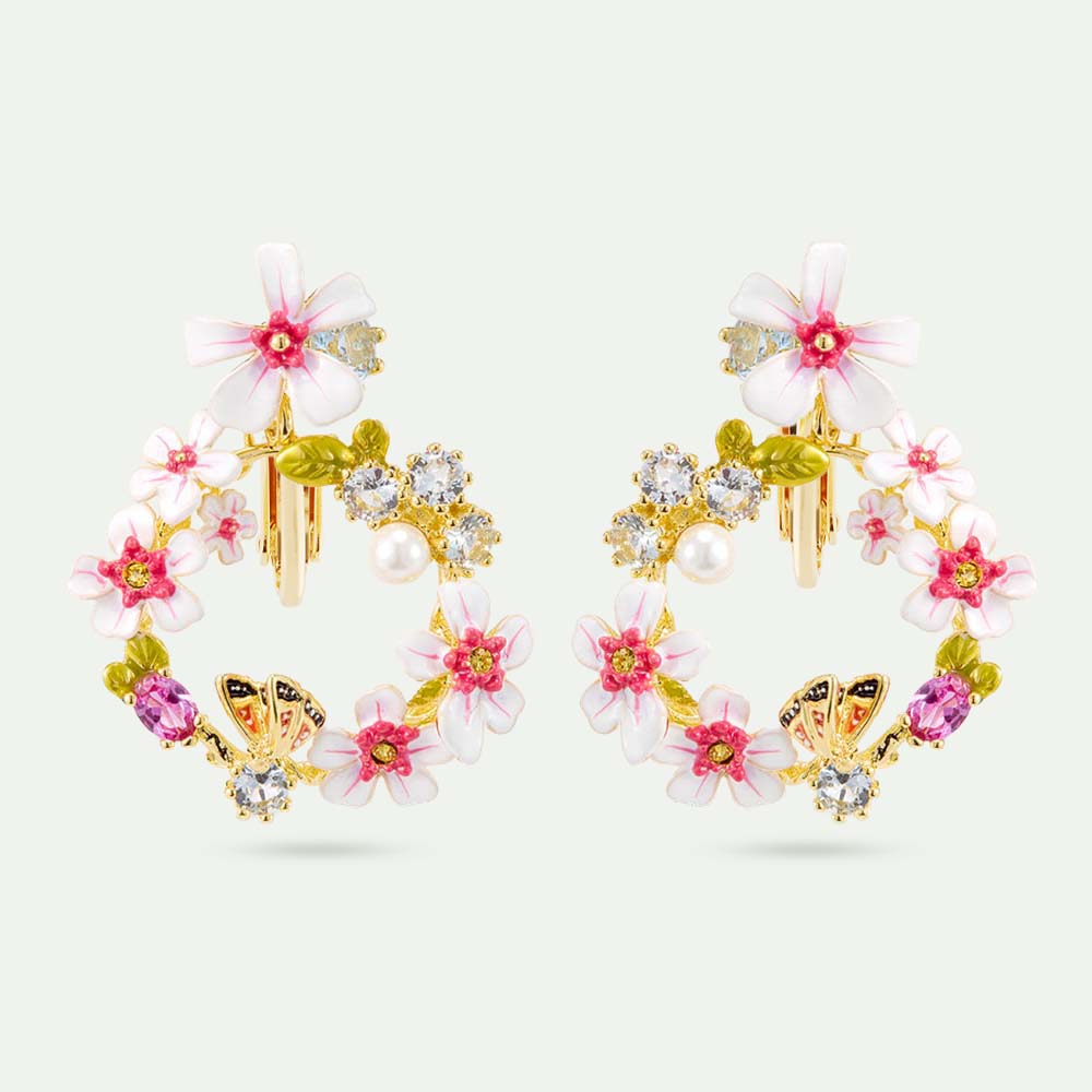 咲き誇るサンザシの花輪、クリスタル、蝶 イヤリング – PLAISIR TOKYO