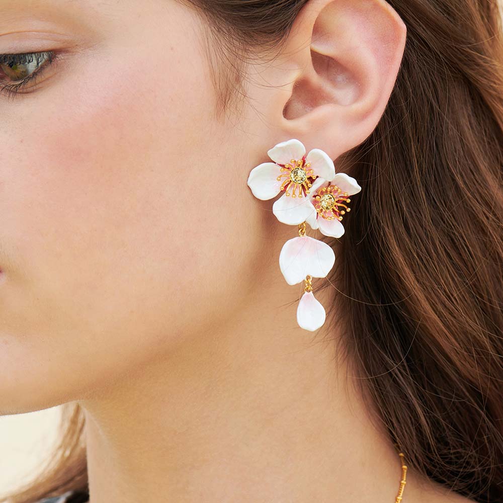 白い桜たちのピアス– PLAISIR TOKYO